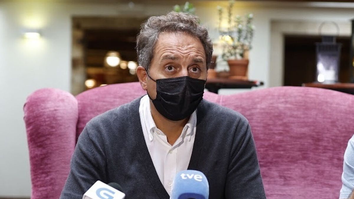 Muere el escritor gallego Domingo Villar tras sufrir un ictus Muere el escritor gallego Domingo Villar tras sufrir un ictus