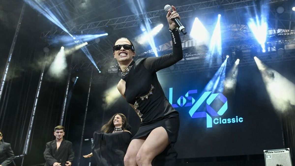 Chanel revoluciona la Plaza Mayor de Madrid a su llegada para actuar en las fiestas de San Isidro: "Os quiero"