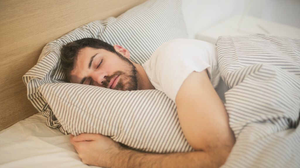 ¿Dormir la siesta engorda?