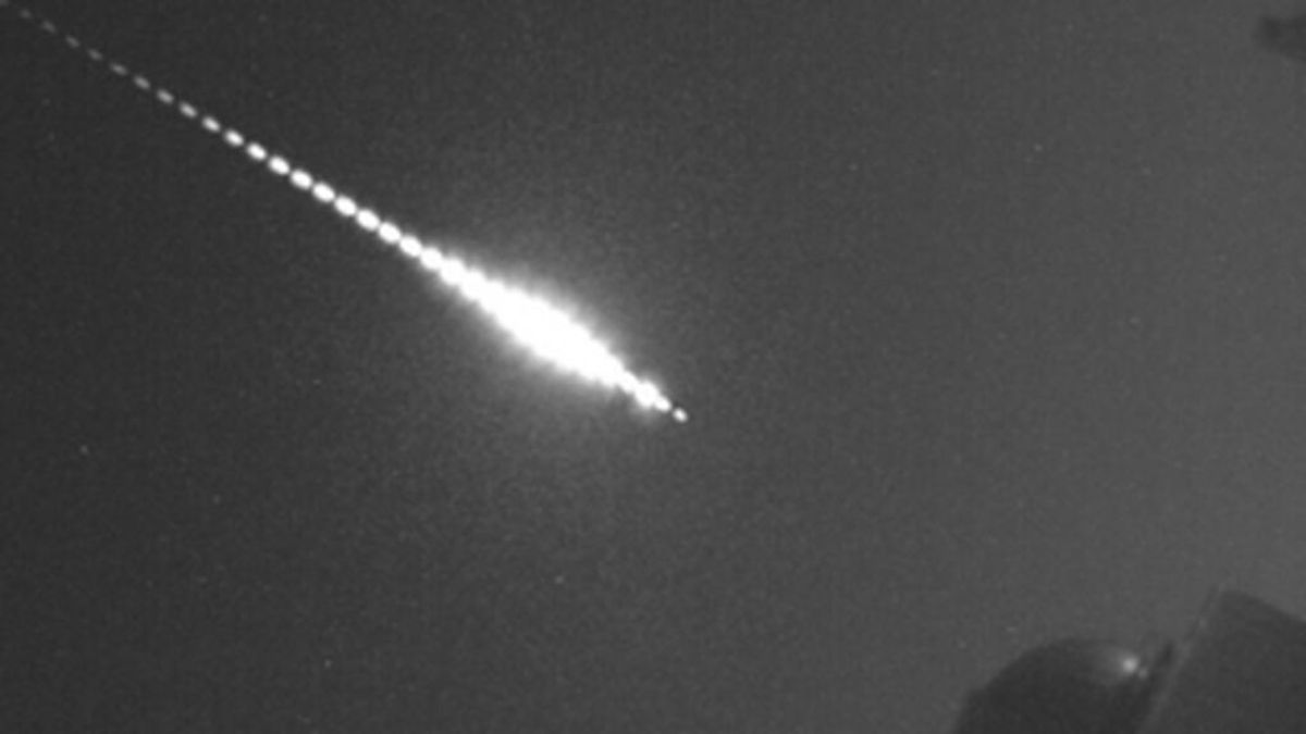 Una bola de fuego, tan brillante como la luna, cruza el cielo de Andalucía a 256.000 km/h