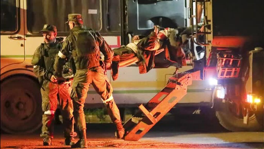 Evacuados 264 militares ucranianos de la metalúrgica de Azovstal en Mariúpol