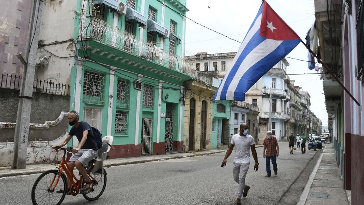 Biden suaviza la política a Cuba al autorizar más vuelos, remesas y viajes Biden suaviza la política a Cuba al autorizar más vuelos, remesas y viajes