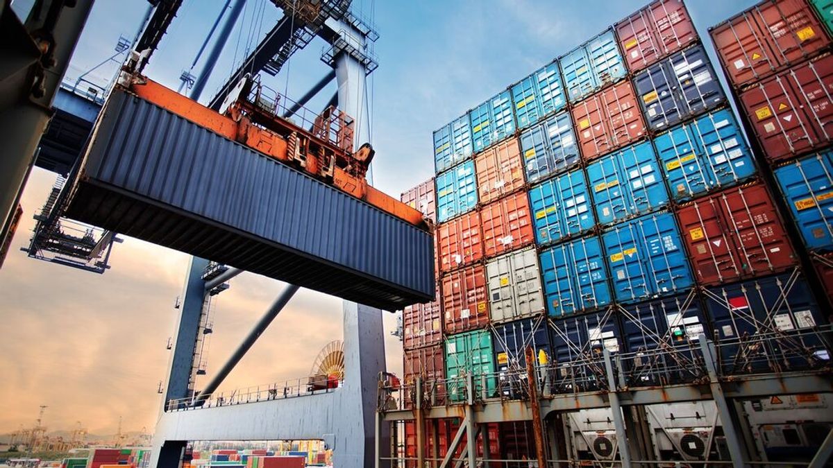 El déficit comercial se dispara en el primer trimestre hasta 15.416 millones, pese al récord de exportaciones El déficit comercial se dispara en el primer trimestre hasta 15.416 millones, pese al récord de exportaciones