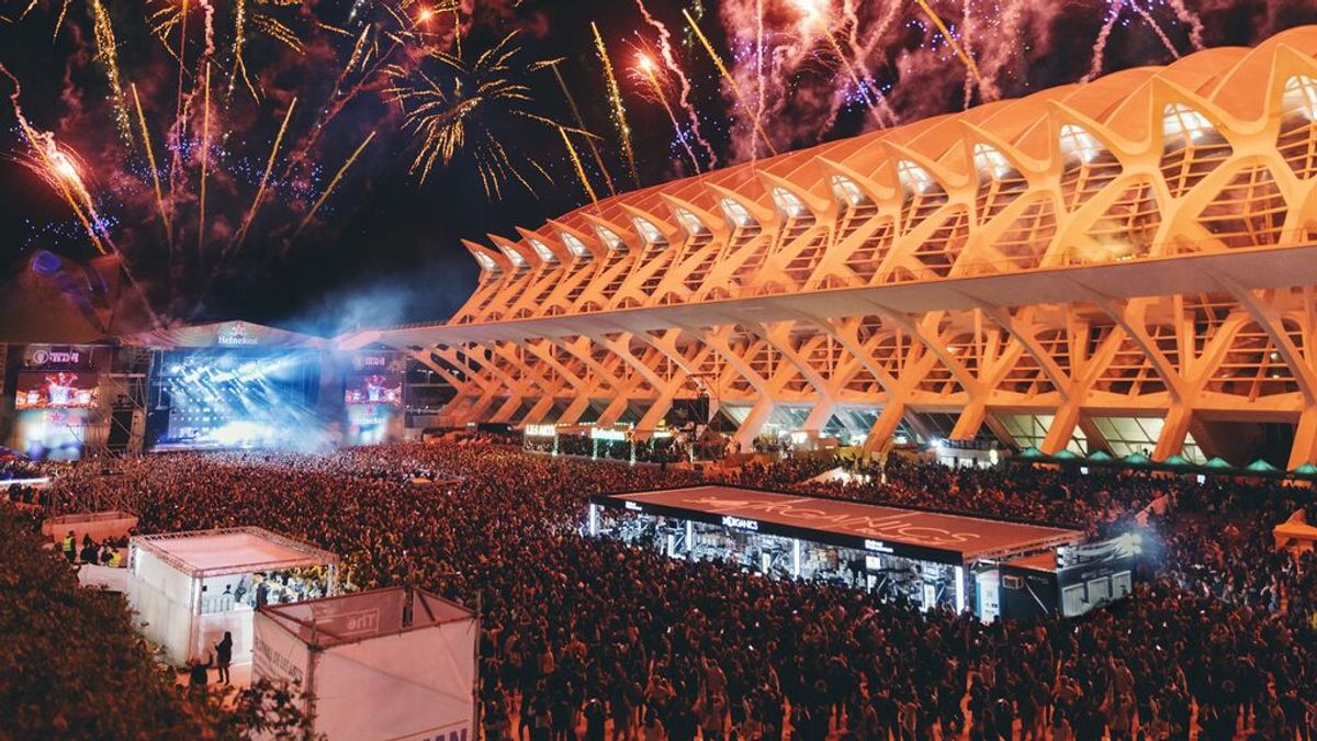 Una empresa valenciana pondrá códigos QR en los vasos del festival de música "Les Arts" para captar talento Una empresa valenciana pondrá códigos QR en los vasos del festival de música "Les Arts" para captar talento