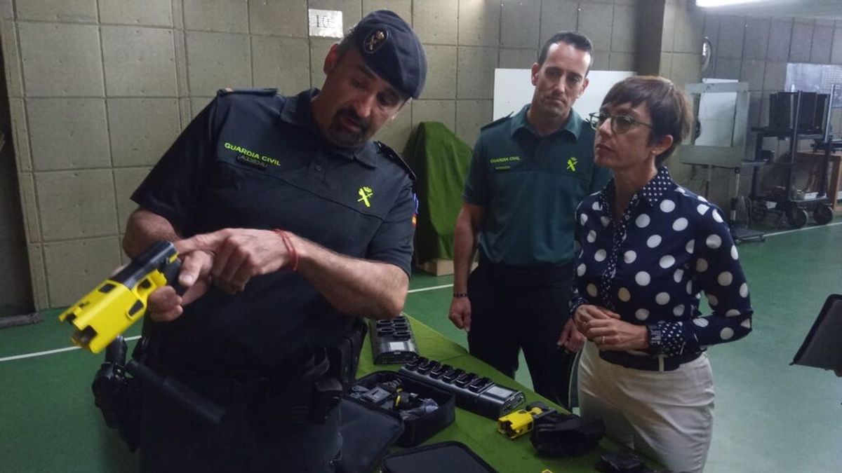 La Guardia Civil recibe 150 pistolas Táser por valor de 450.000€