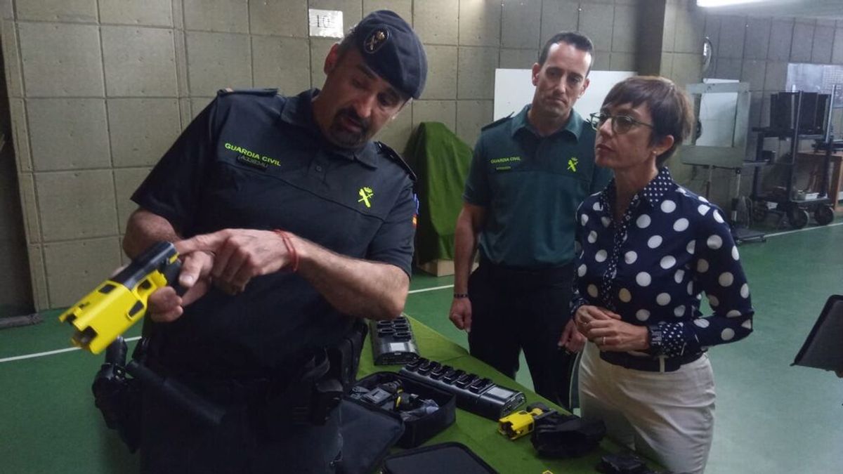 La Guardia Civil recibe 150 pistolas Táser por valor de 450.000€ La Guardia Civil recibe 150 pistolas Táser por valor de 450.000€