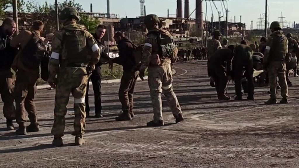 Rusia afirma que 694 combatientes ucranianos se rindieron en Azovstal en las últimas 24 horas