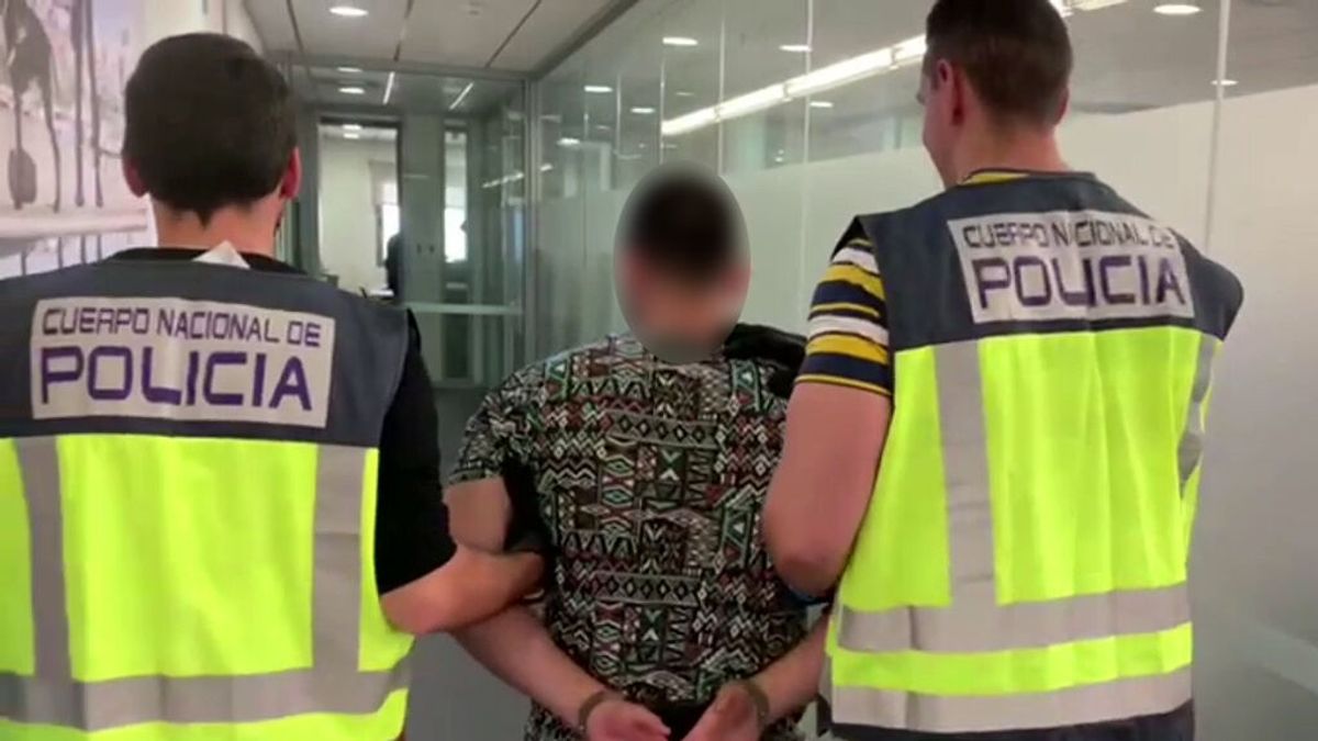 Desarticulan una trama que obtenía permisos de residencia para extranjeros con matrimonios de convenencia en Elche Desarticulan una trama que obtenía permisos de residencia para extranjeros con matrimonios de convenencia en Elche