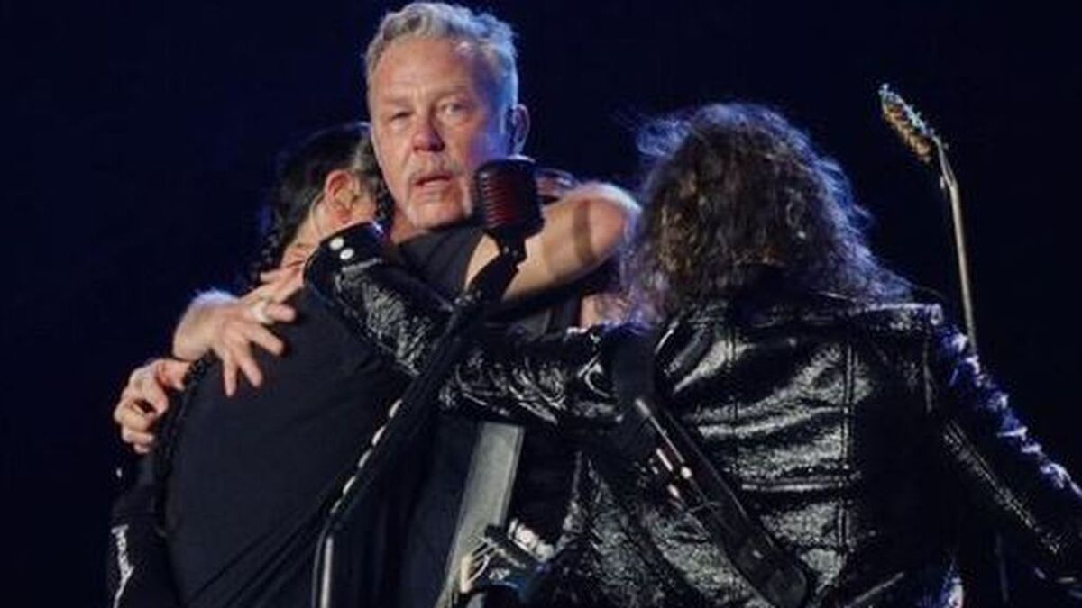 ¿Por qué James Hetfield, cantante de Metallica, ha roto a  llorar en pleno concierto?E