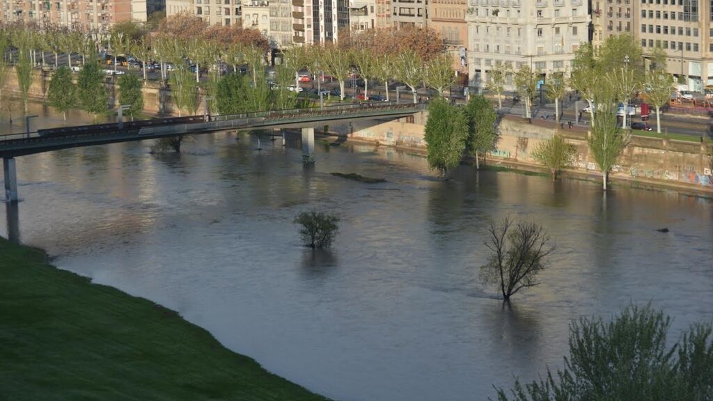 Buscan en Lleida a un joven desaparecido en el río Segre tras auxiliar a otra persona