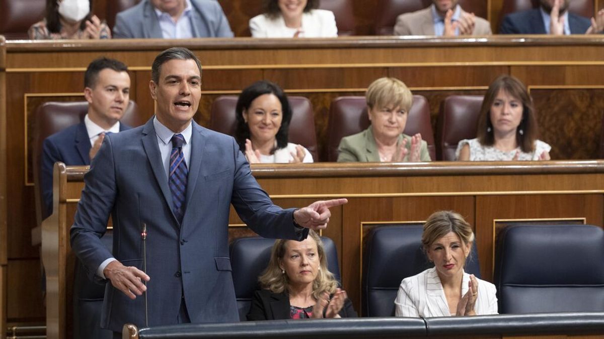 Sánchez ataca al PP de Feijóo con la corrupción y los populares le acusan de llegar a Moncloa por "un pacto diabólico" Sánchez ataca al PP de Feijóo con la corrupción y los populares le acusan de llegar a Moncloa por "un pacto diabólico"