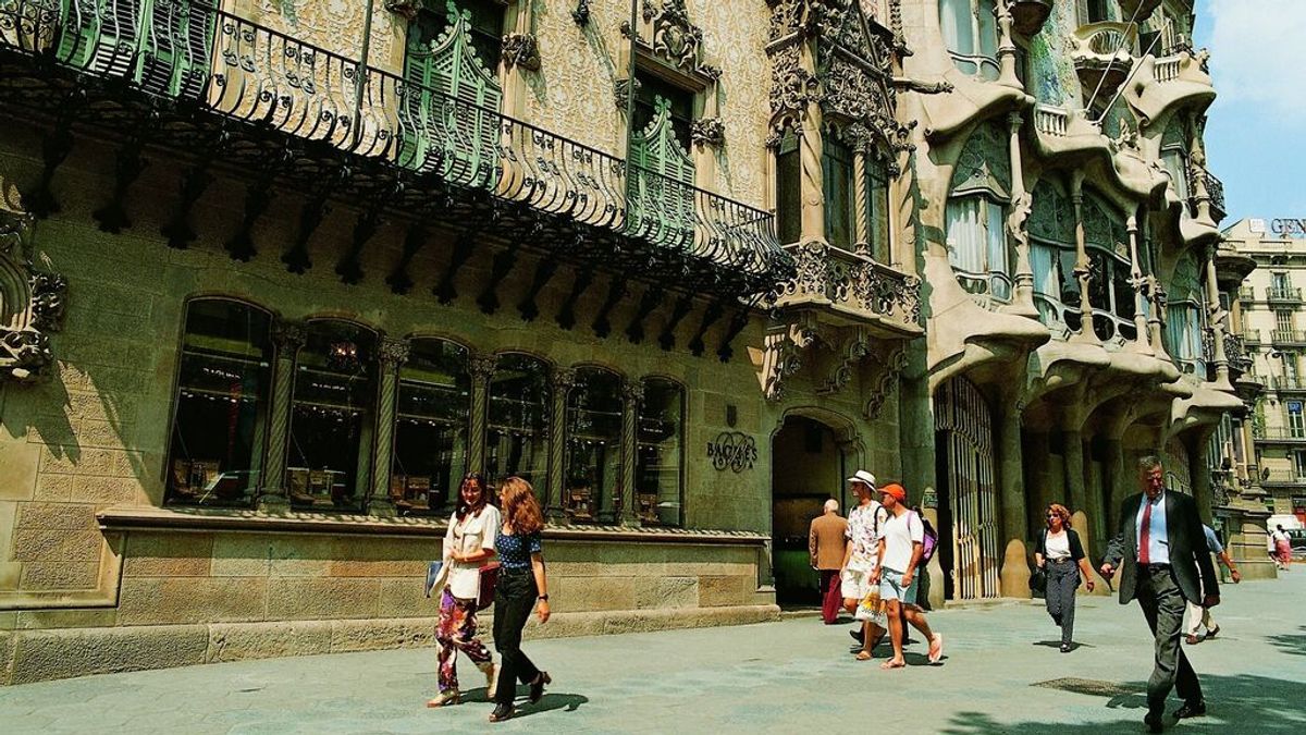 El paseo de Gràcia celebra 200 años dinamizando el centro de Barcelona