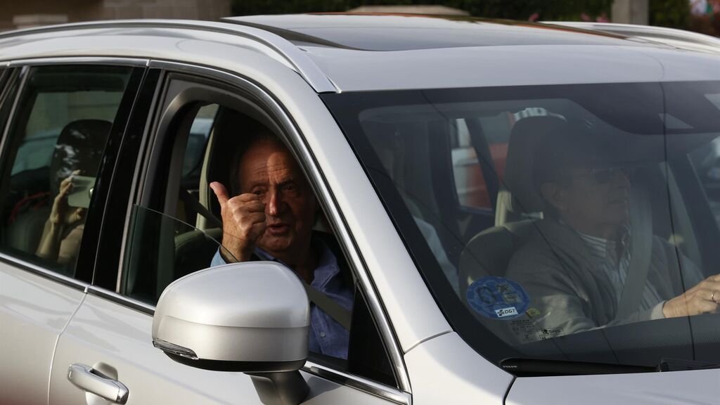 El rey Juan Carlos aterriza en España entre una gran expectación tras sus dos años en Abu Dabi