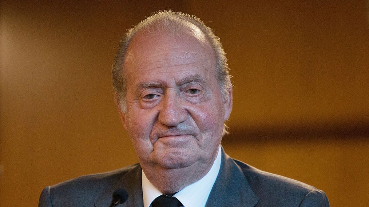 El rey Juan Carlos aterriza en España entre una gran expectación tras sus dos años en Abu Dabi