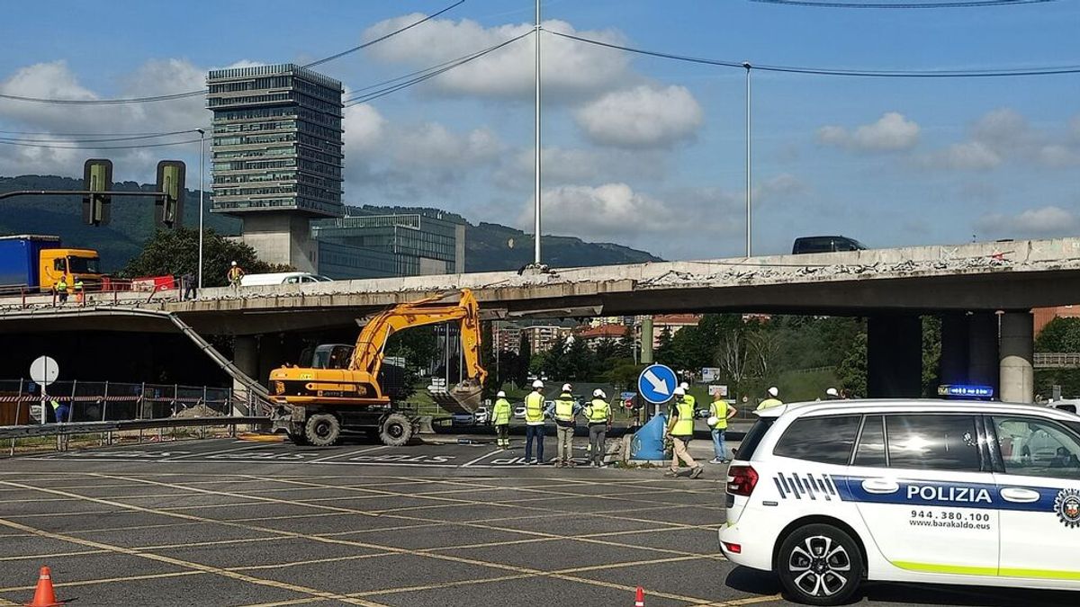 Operarios trabajando en el puente de Rontegi Operarios trabajando en el puente de Rontegi