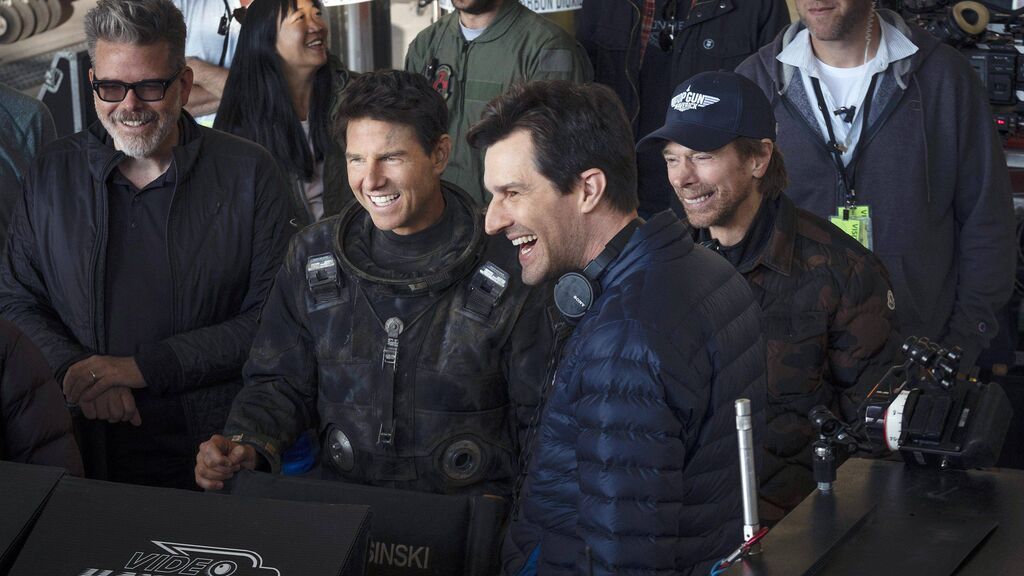 Tom Cruise en pleno rodaje con el director Joseph Kosinski y el productor Jerry Bruckheimer.