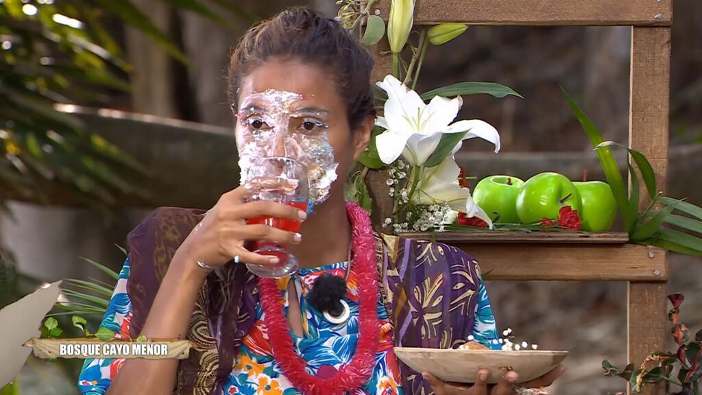 Mariana termina completamente cubierta de tarta tras la prueba de recompensa