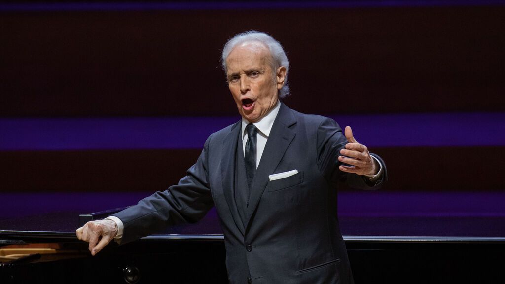 El cantante Josep Carreras durante el concierto benéfico de la Fundació Montserrat Caballé en el Auditorio de Barcelona