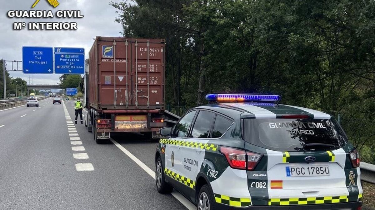 Investigan al conductor de un camión que quintuplicaba la tasa de alcohol tras un accidente en Vigo Investigan al conductor de un camión que quintuplicaba la tasa de alcohol tras un accidente en Vigo