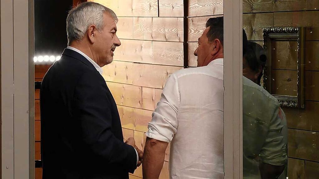 El vacile de Carlos Sobera a un soltero que le pide un beso en ‘First Dates’: “¿Lo quieres con o sin lengua?”