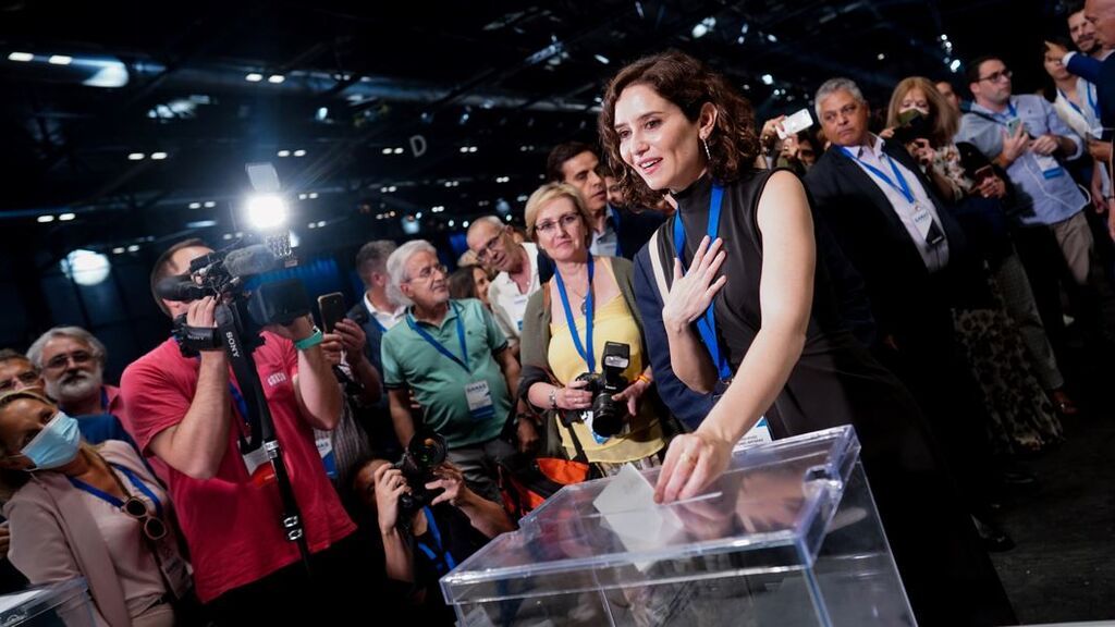 Ayuso se vota a sí misma como presidenta del PP de Madrid