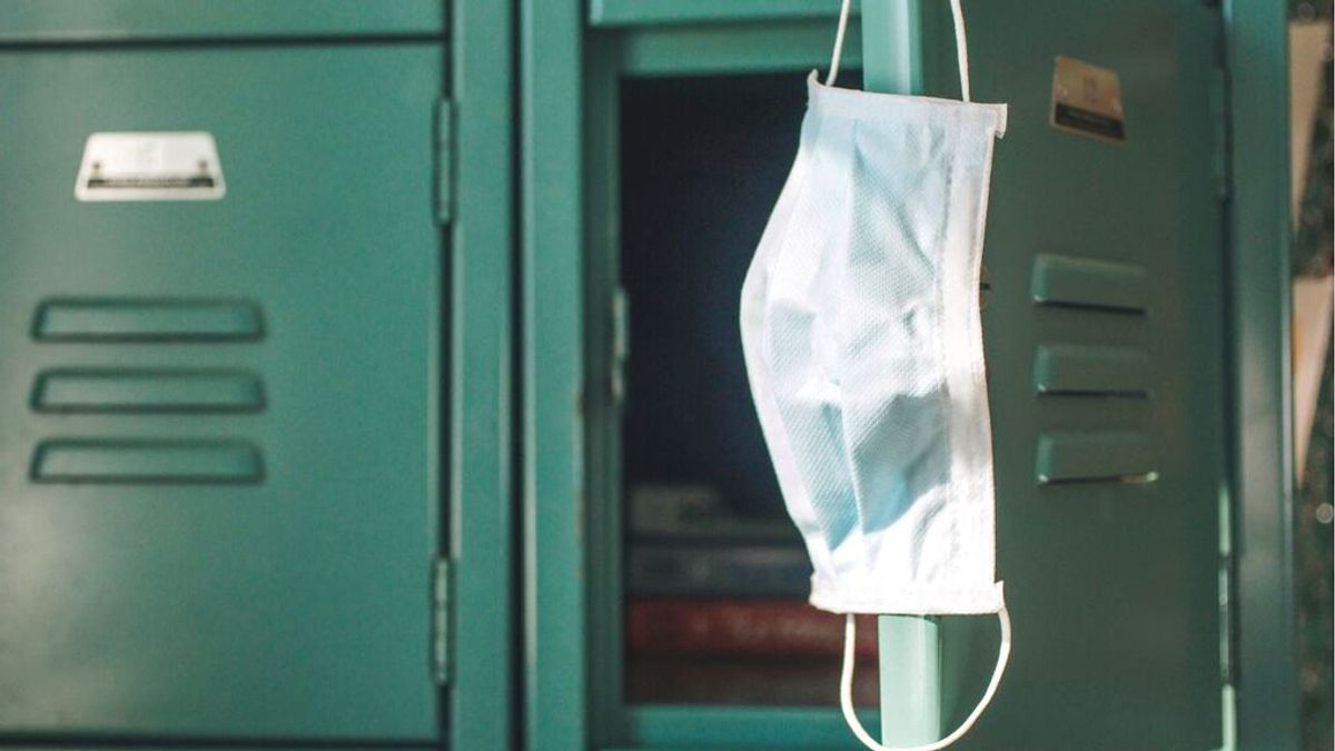 El primer mes sin mascarilla deja una subida del 68 % en la incidencia y un 30 % en hospitalizaciones El primer mes sin mascarilla deja una subida del 68 % en la incidencia y un 30 % en hospitalizaciones