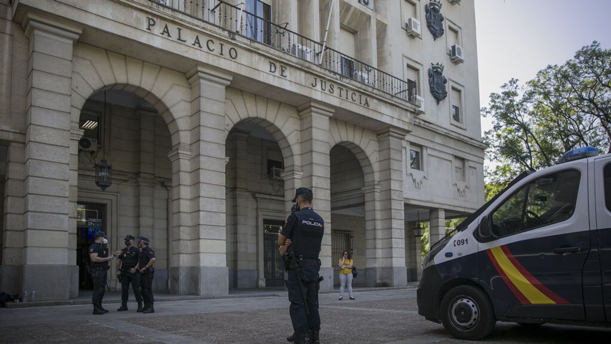 Dos años de cárcel por abusar sexualmente en Sevilla de una joven que estaba dormida Dos años de cárcel por abusar sexualmente en Sevilla de una joven que estaba dormida