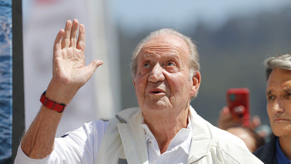 En directo | Juan Carlos I, en el Club Náutico de Sanxenxo para participar en la regata En directo | Juan Carlos I, en el Club Náutico de Sanxenxo para participar en la regata