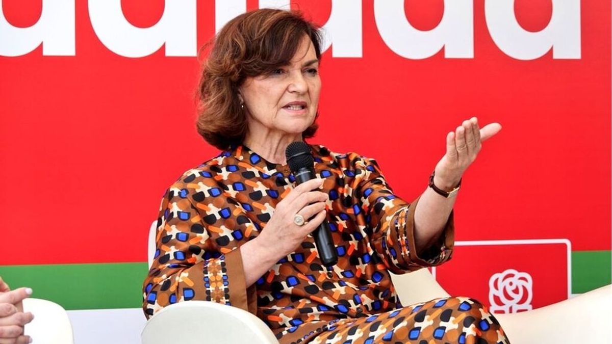 Carmen Calvo ironiza el tiempo y rey emérito: "Gran bochorno en Sanxenxo" Carmen Calvo ironiza el tiempo y rey emérito: "Gran bochorno en Sanxenxo"