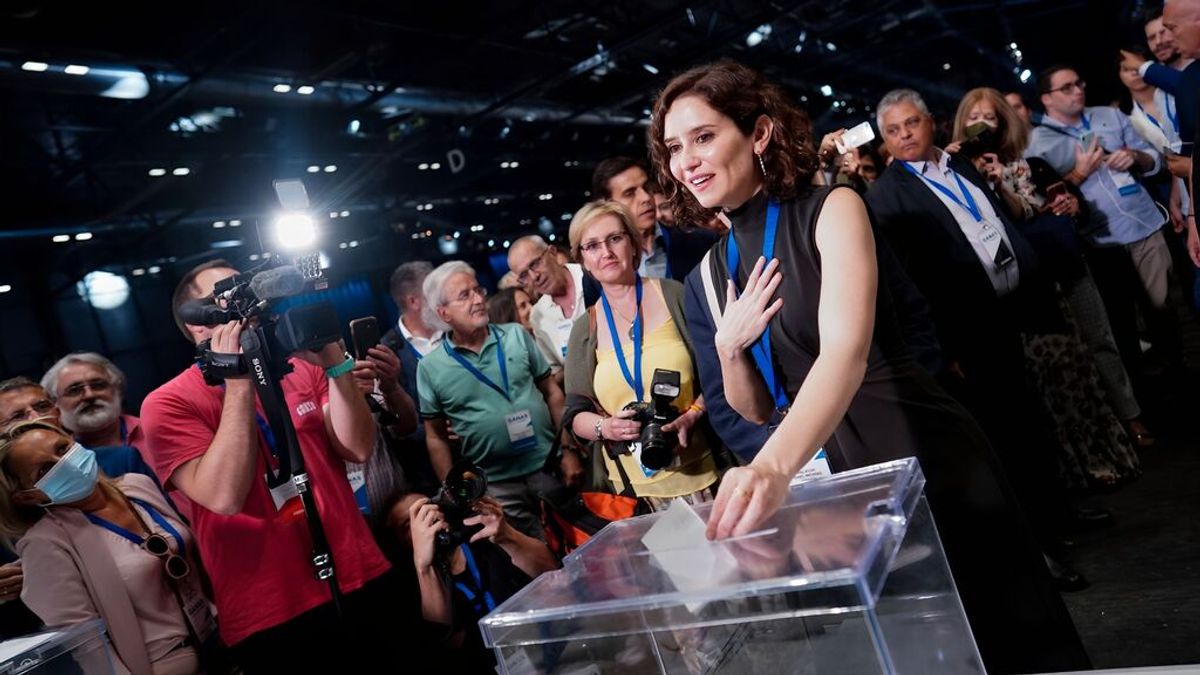 Ayuso, elegida presidenta del PP de Madrid con el 99,12 por ciento de los votos