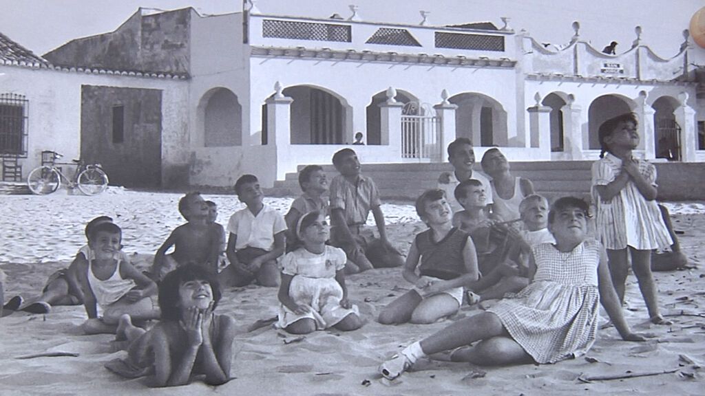 Una infancia engullida por el mar: los últimos vestigios de un poblado arrasado por un "maremoto" en Bellreguard