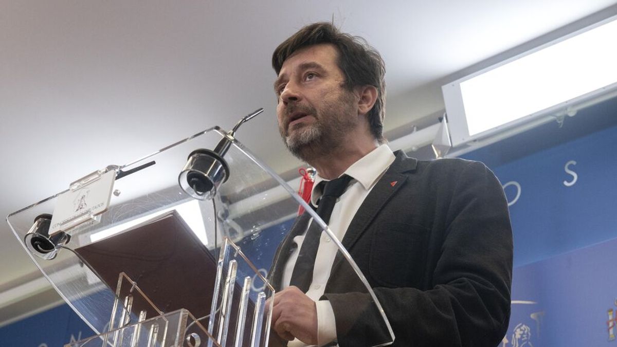 Podemos tacha de "bochorno mediático" el regreso del rey emérito y censura su "falta de ganas" de "rendir cuentas" Podemos tacha de "bochorno mediático" el regreso del rey emérito y censura su "falta de ganas" de "rendir cuentas"