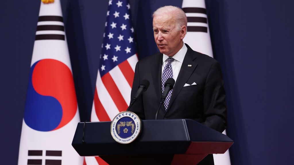 Biden firma un nuevo macropaquete de ayuda a Ucrania con los agradecimientos de Zelenski