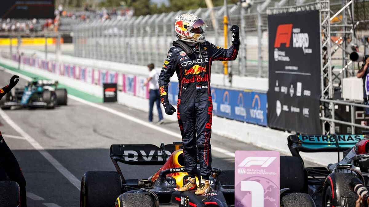 Verstappen sale líder de Montmeló al aprovechar la debacle de Ferrari y la ayuda de 'Checo' Verstappen sale líder de Montmeló al aprovechar la debacle de Ferrari y la ayuda de 'Checo'