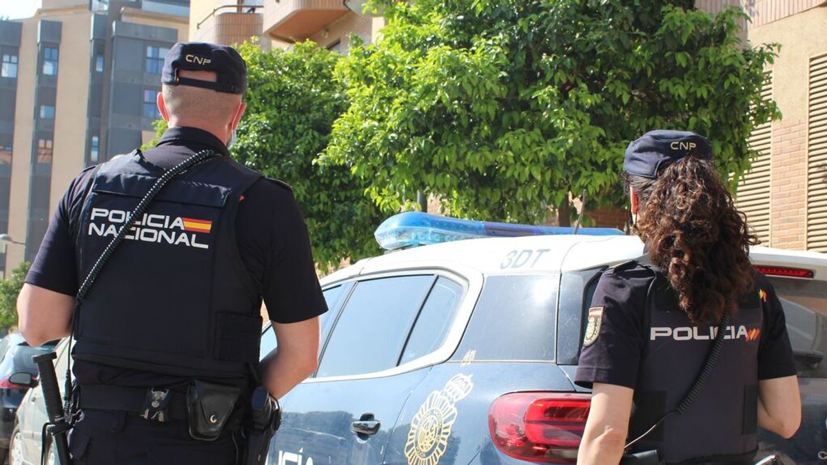 Detenido en Sanlúcar un hombre de 50 años tras agredir a su pareja en el cuello con un arma blanca Detenido en Sanlúcar un hombre de 50 años tras agredir a su pareja en el cuello con un arma blanca