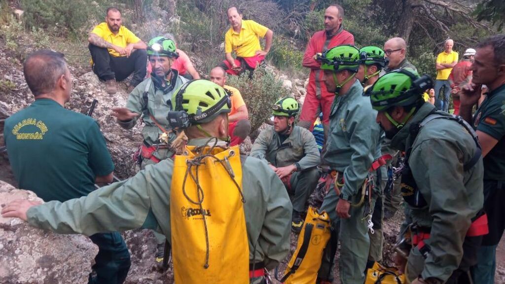 Rescatada con vida una espeleóloga atrapada en una cueva de Almería tras sufrir una caída