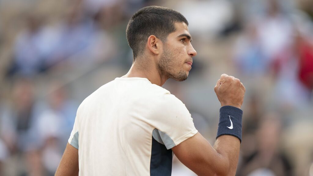 Carlos Alcaraz deja su sello en el debut de Roland Garros: "Es algo único"