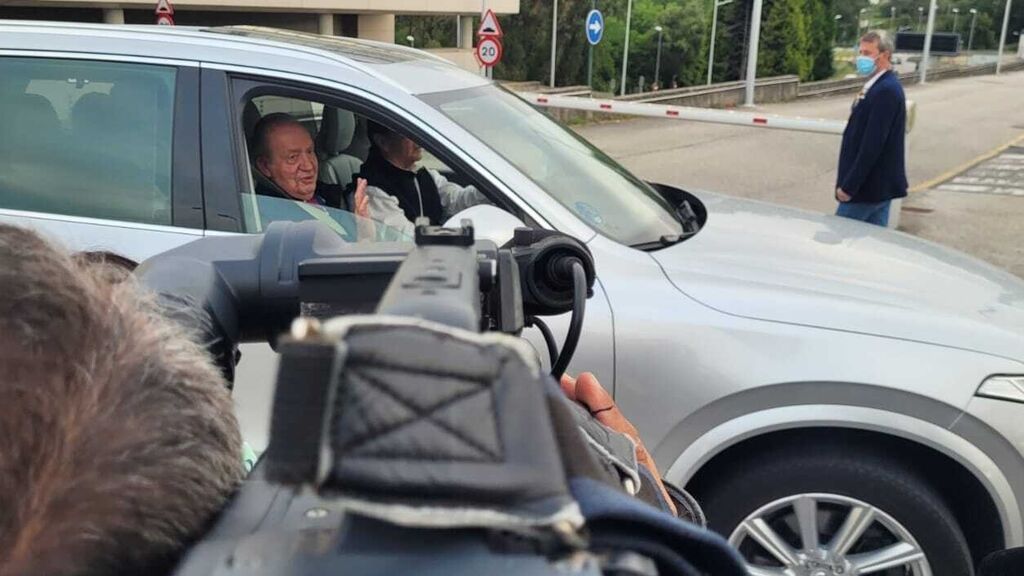 El rey emérito vuela a Madrid para verse con su hijo Felipe en una cita incómoda