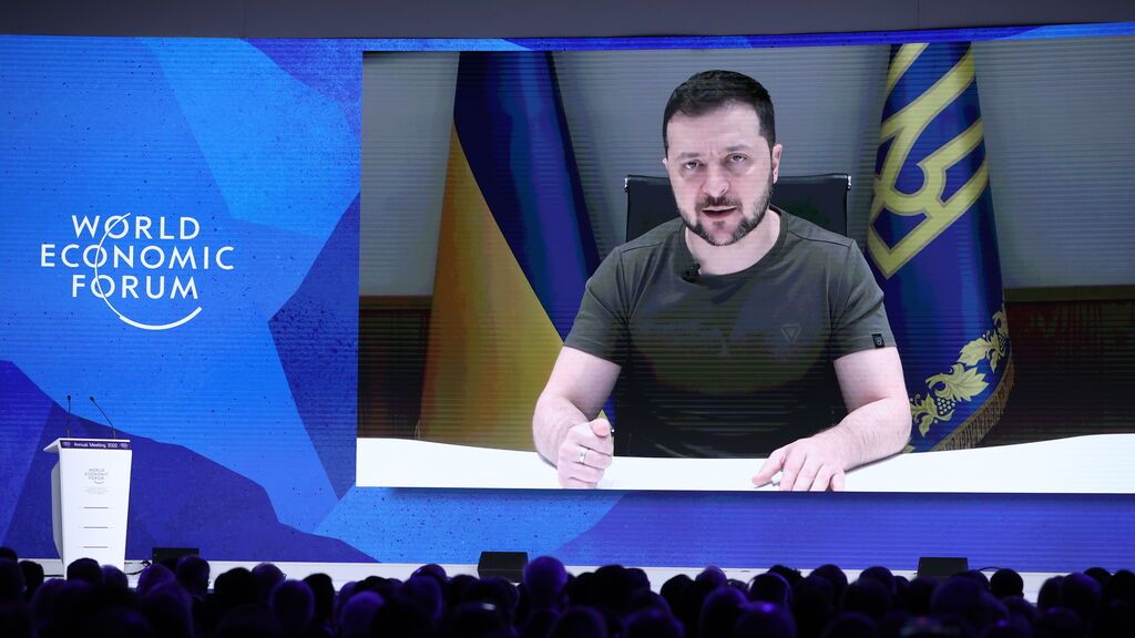 Zelenski pide en Davos "sanciones máximas" y congelar activos rusos para financiar la reconstrucción