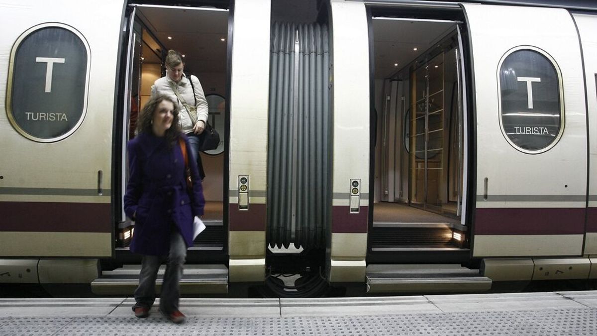 Retrasos de hasta 45 minutos en la línea de alta velocidad entre Barcelona, Girona y Figueres Retrasos de hasta 45 minutos en la línea de alta velocidad entre Barcelona, Girona y Figueres