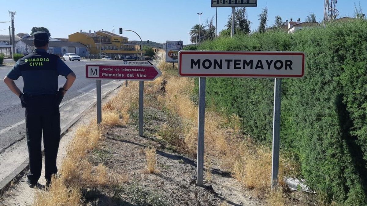 Pedro Fernández, delegado del Gobierno: "Hay sospechas de que el presunto autor del crimen de Montemayor haya salido fuera de Andalucía" Pedro Fernández, delegado del Gobierno: "Hay sospechas de que el presunto autor del crimen de Montemayor haya salido fuera de Andalucía"