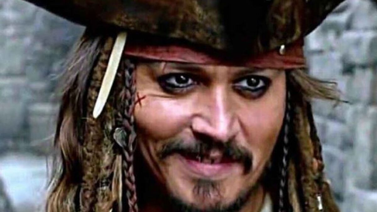 Johnny Depp imita a Jack Sparrow a la salida de su juicio con Amber Heard y los fans enloquecen