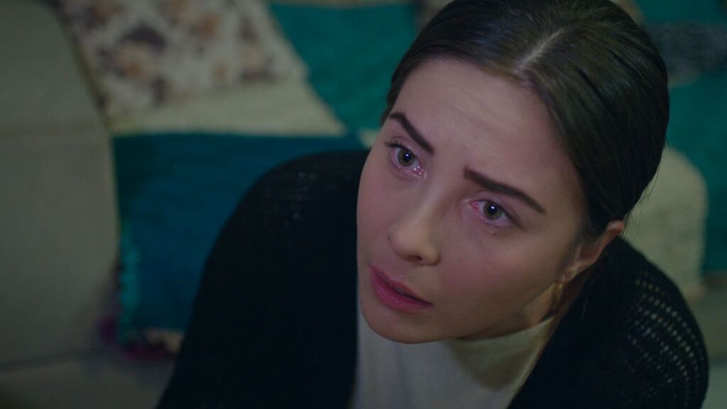 Nazli descubre que es adoptada
