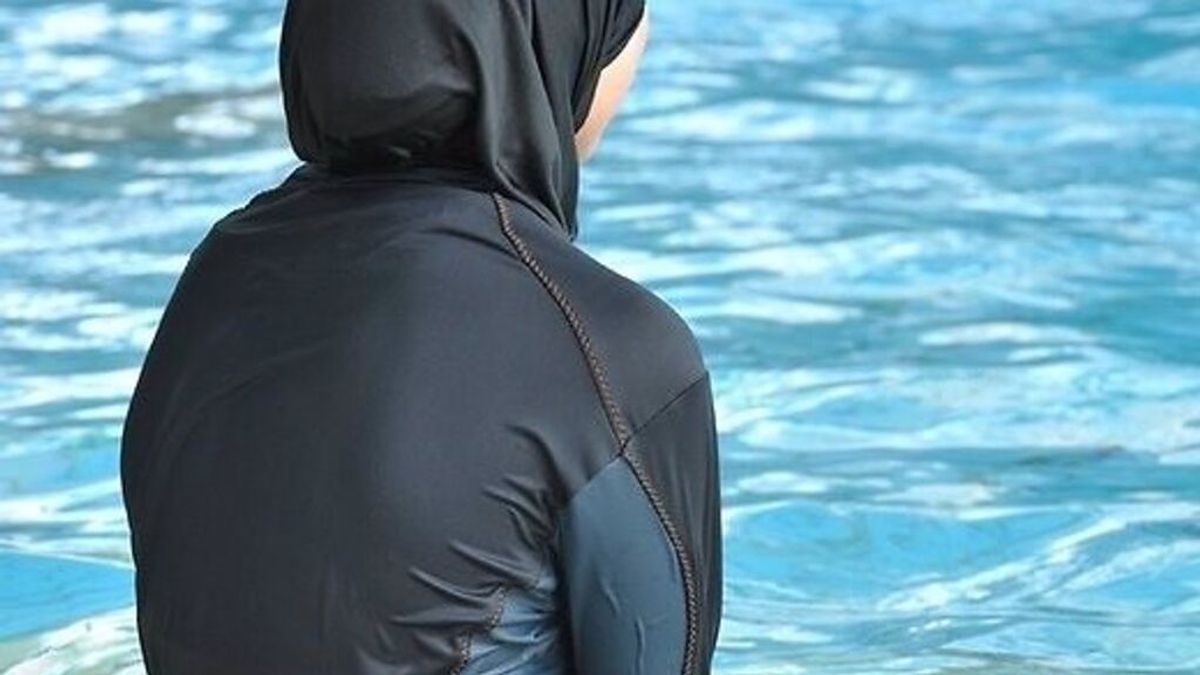 Elche permite el uso del burkini en sus piscinas municipales