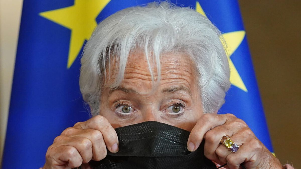Lagarde apunta a julio para la primera subida de tipos y a septiembre para dejar atrás las tasas negativas Lagarde apunta a julio para la primera subida de tipos y a septiembre para dejar atrás las tasas negativas