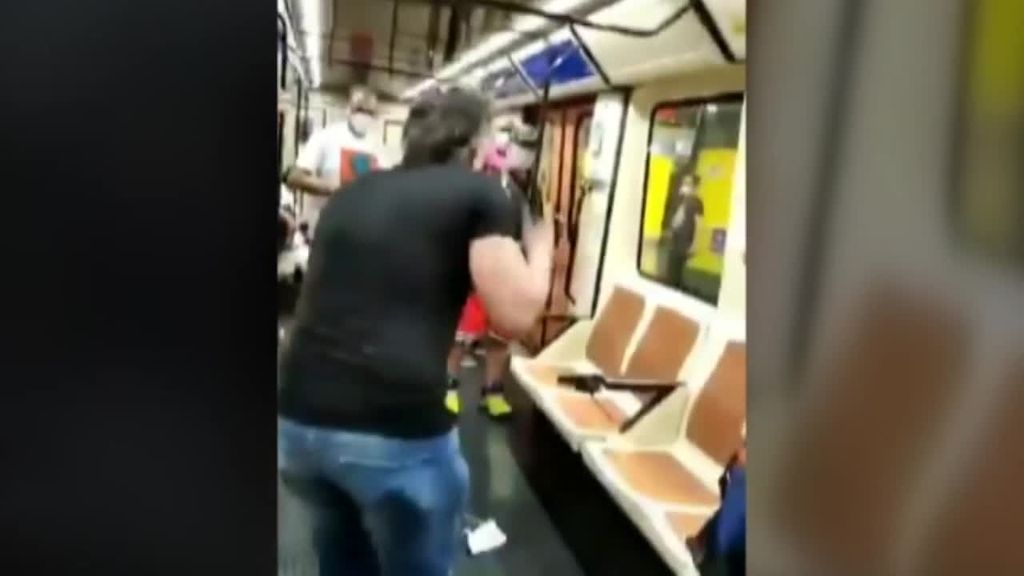 La Policía pide ayuda para localizar al agresor de un sanitario en el metro de Madrid