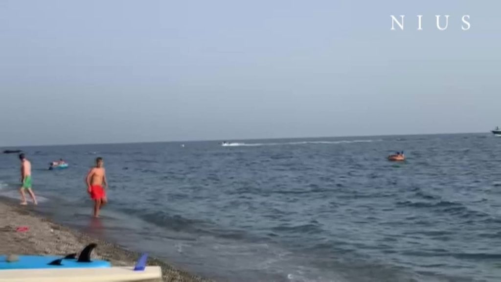 Los bañistas retienen a unos narcos que alijaban en una playa de Granada