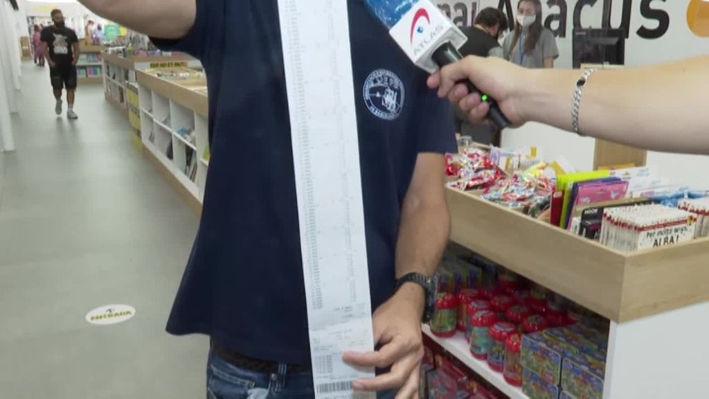 La cara vuelta al cole: los padres se rascan el bolsillo para comprar libros, uniformes y material escolar