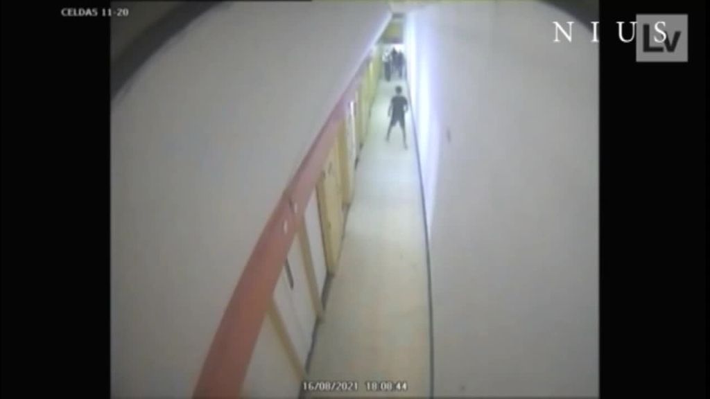 Tres funcionarios reducen a un preso en la cárcel de Villena