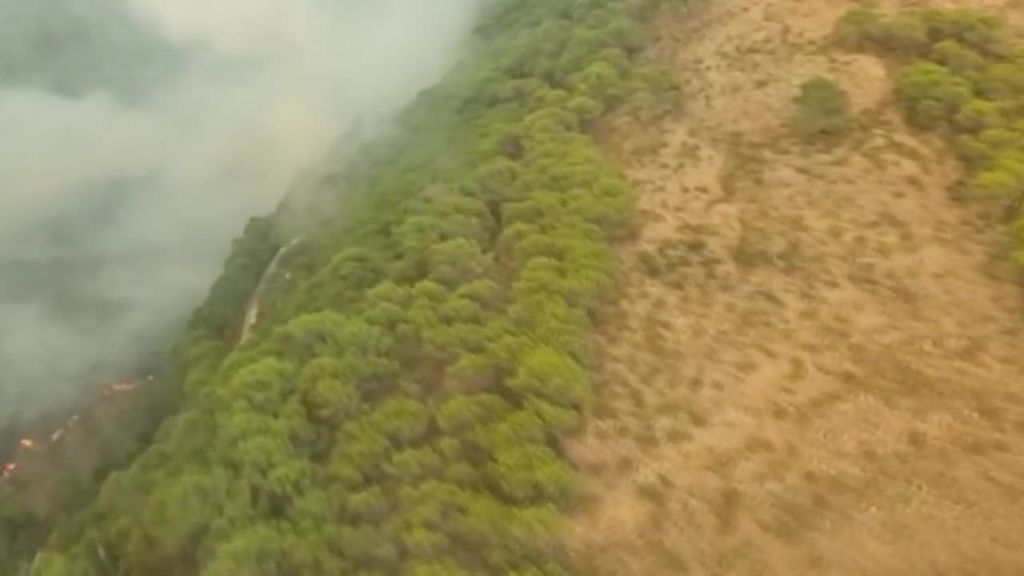El fuego en Sierra Bermeja sigue devorando hectáreas sin tregua